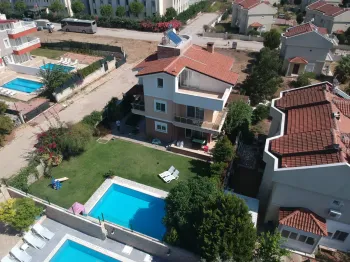 Belek'te Özel Havuzlu Dört Yatak Odalı Aile Villası Satılık